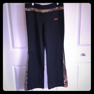 Size Medium Under Armour yoga pants